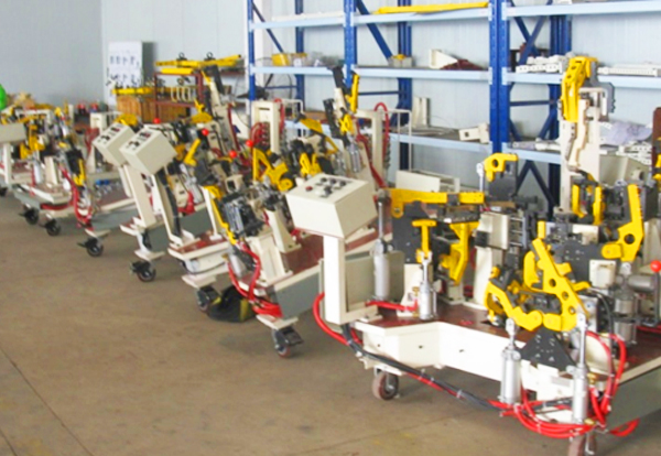 Linea secondaria di assemblaggio dell’interno parafango